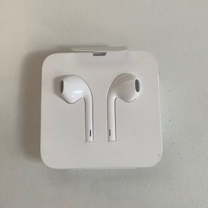 EarPods with Lightning Connector
